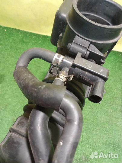 Патрубок воздушного фильтра Toyota Avensis II 2003