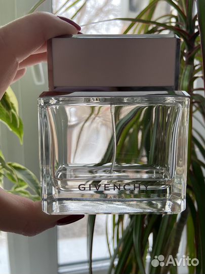 Givenchy Dahlia Noir («Живанши. Черный георгин»)