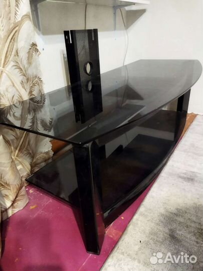Стеклянная тумба под тв