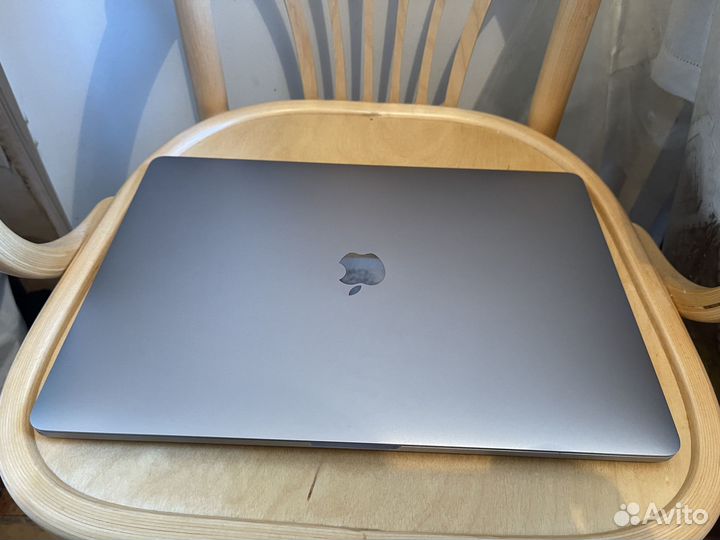 Macbook Pro 15 2017, i7, 16gb, retina Touch Bar