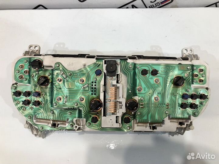 Приборная панель Toyota Corolla AE100