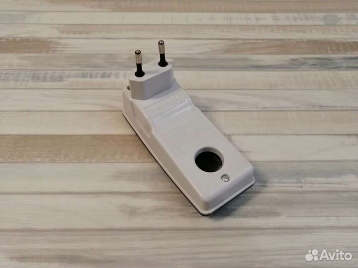 Зарядное устройство для аккумуляторов AA и AAA