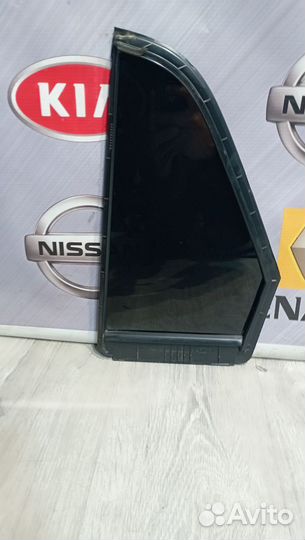 Стекло заднее ветровое Nissan tiida Прав