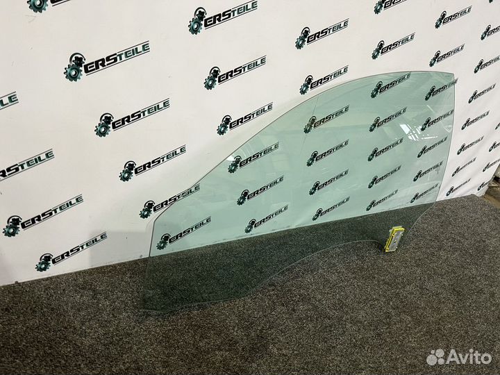 Стекло двери левой Mercedes W238 2017