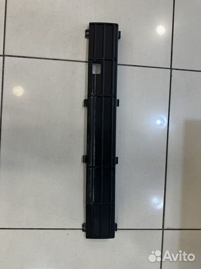 Накладка решетки в бампер Volkswagen Polo