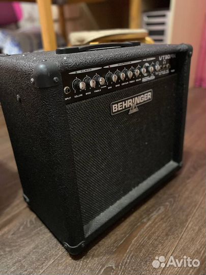 Комбоусилитель behringer VT30FX