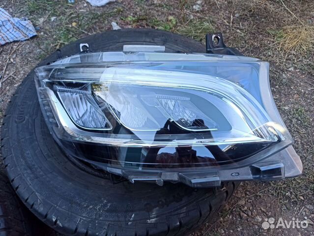 Фара передняя правая на Мерседес спринтер 907