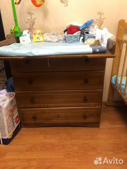 Детская кроватка с пеленальным столиком