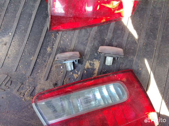 Задние фонари Нисан Вингроуд