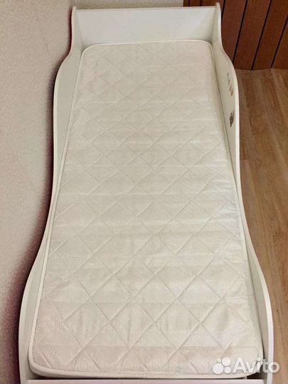 Детская кровать. Тачки с матрасом