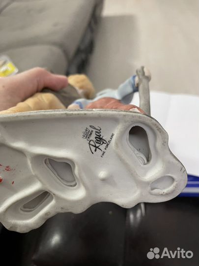 Фарфоровые статуэтки Regal Crown