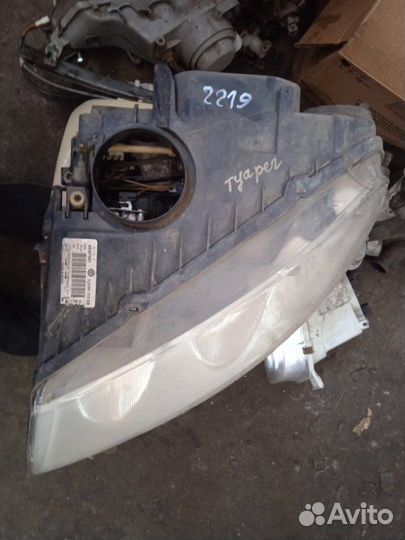 Фара галогеновая передняя левая Volkswagen Touareg