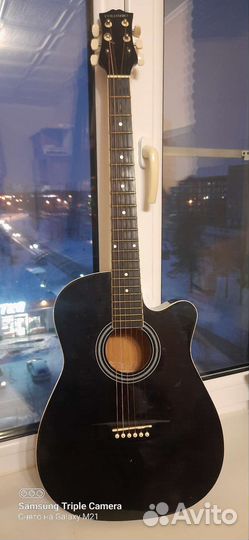 Акустическая гитара