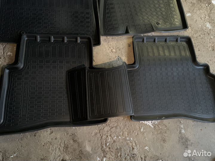 Резиновые коврики kia sportage