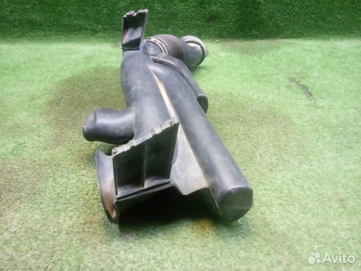 Воздухозаборник передний Opel Zafira B A05