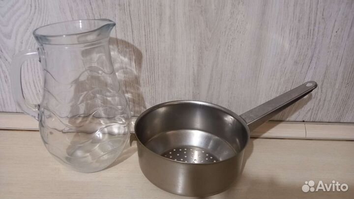 Графин и дуршлаг