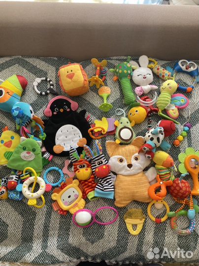 Пакет фирменных игрушек для малыша