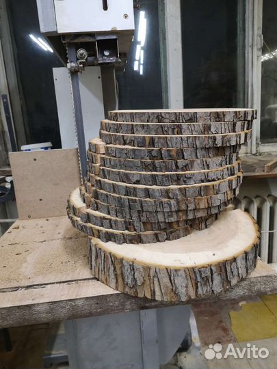 Раскрой, распил дерева на ленточный пиле