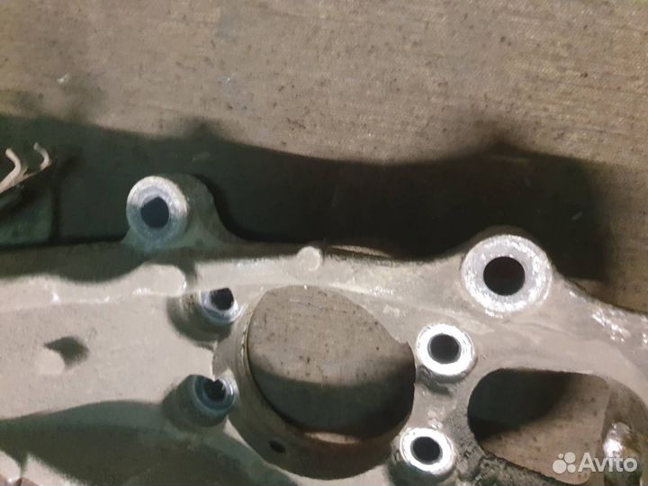 Кулак передний левый Infiniti M35 45 Y50