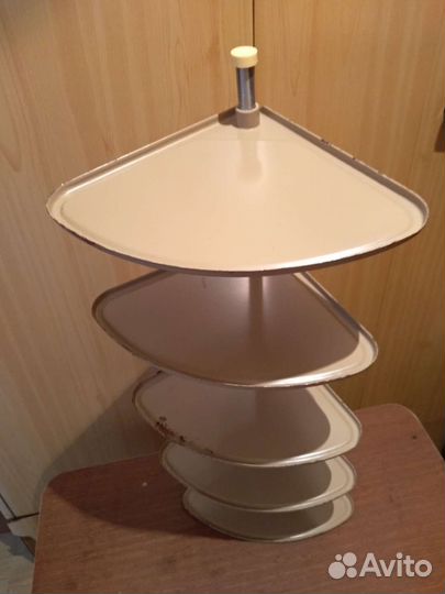 Полка навесная, угловая металлическая, винтаж