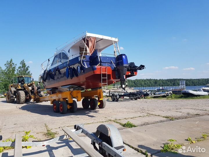 Моторная яхта