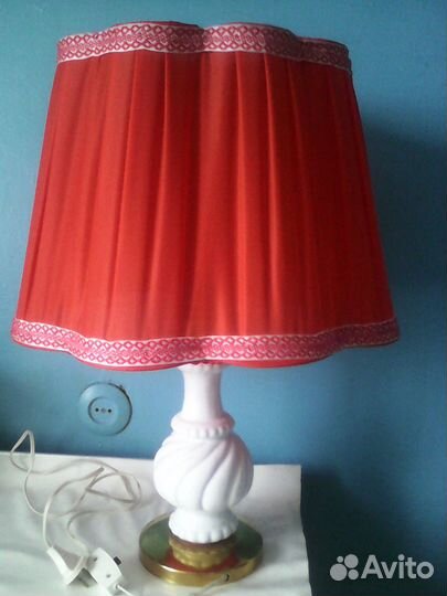 Настольная лампа