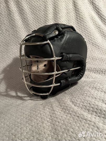 Шлем с решеткой