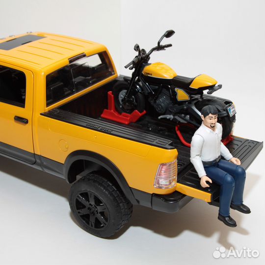 Внедорожник Bruder Ram с мотоциклом Ducati (Новый)