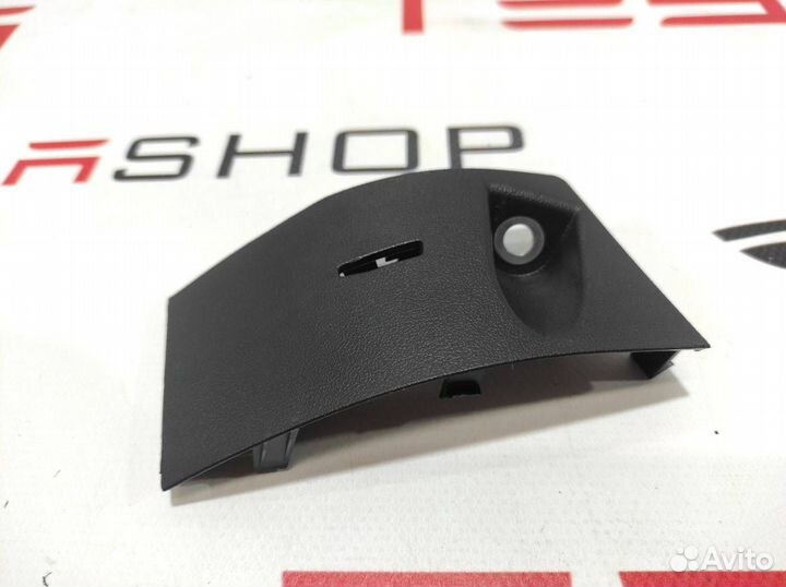 Крышка блока переключателей двери Tesla Model 3
