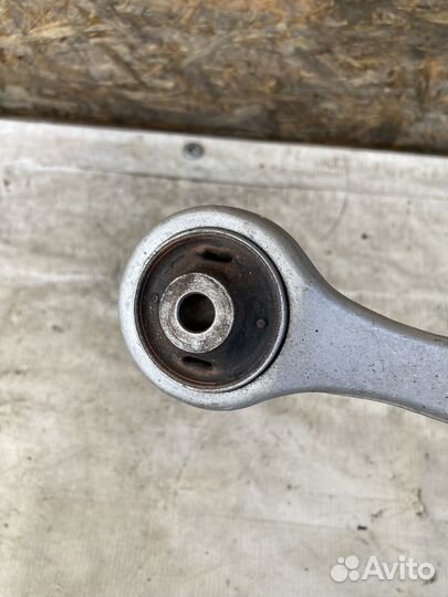 Рычаг передний верхний левый Audi A6 C6