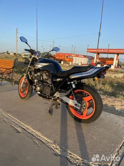 Honda CB400 super four