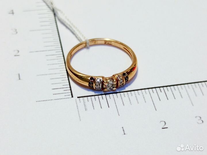 Золотое кольцо с бриллиантом р 17 (20990)