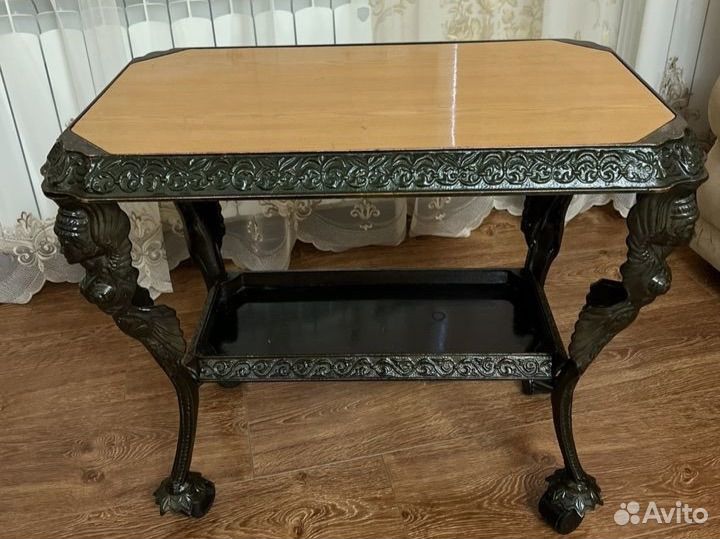 Винтажный журнальный стол