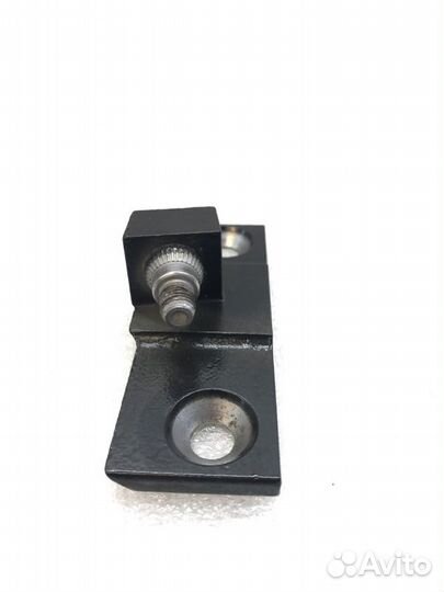 Петля двери задняя правая Bmw X5 E70 2010