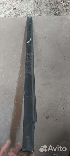 Молдинг стекла передняя левая Nissan Serena c23