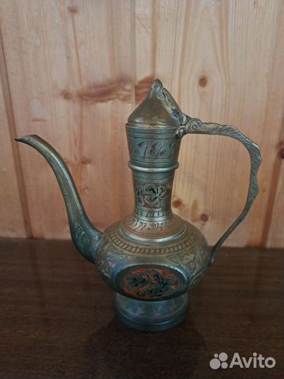 Старинный кувшинчик