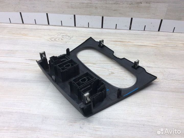 Накладка (кузов внутри) Renault Logan K7MA812 1