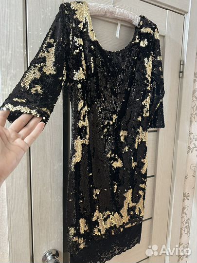 Платье с пайетками фирменное