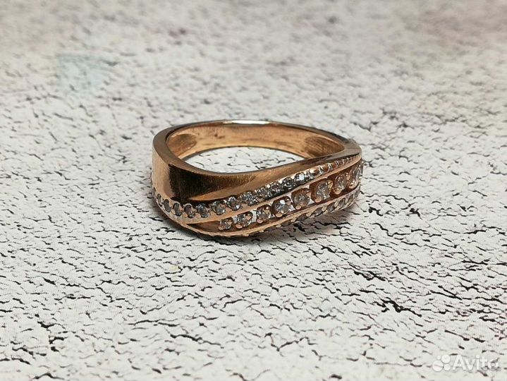 Золотое кольцо 585, массой 3.4 грамма. (Р17.5)