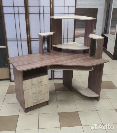 Стол компьютерный