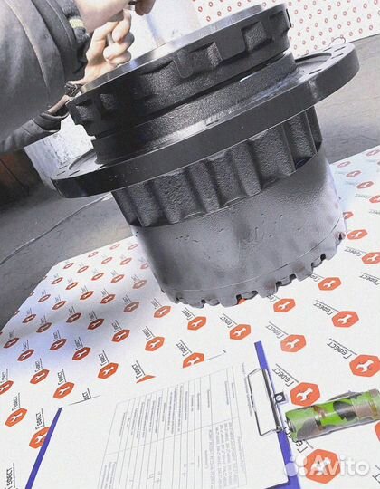 Редуктор хода Komatsu PC220-7 20Y-27-00301