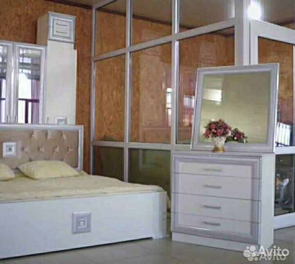 Спальный гарнитур