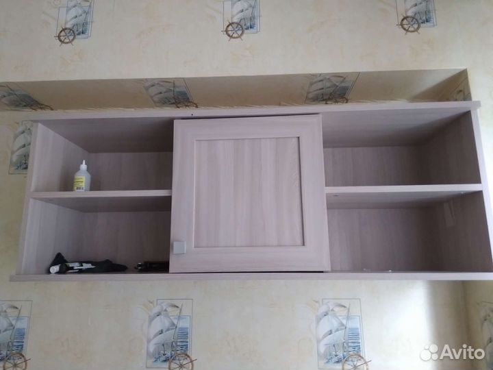 Стол с полкой