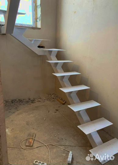 Лестницы г-образные под ключ