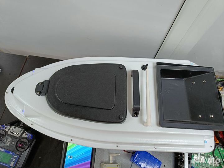 Прикормочный кораблик с gps + Эхолот raymarine