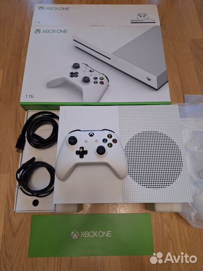 Xbox One S (белая) 1TB