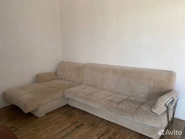 Диван угловой с оттоманкой