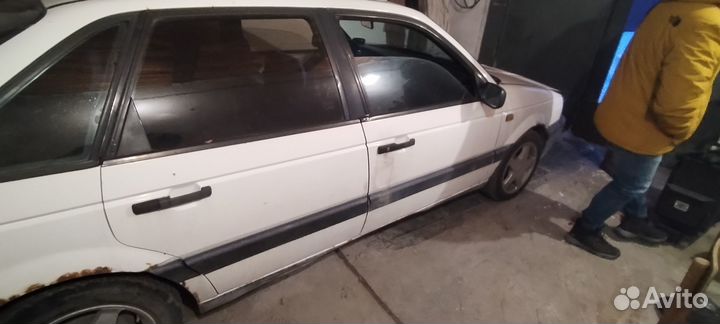 Volkswagen Passat 1.8 МТ, 1991, битый, 300 000 км