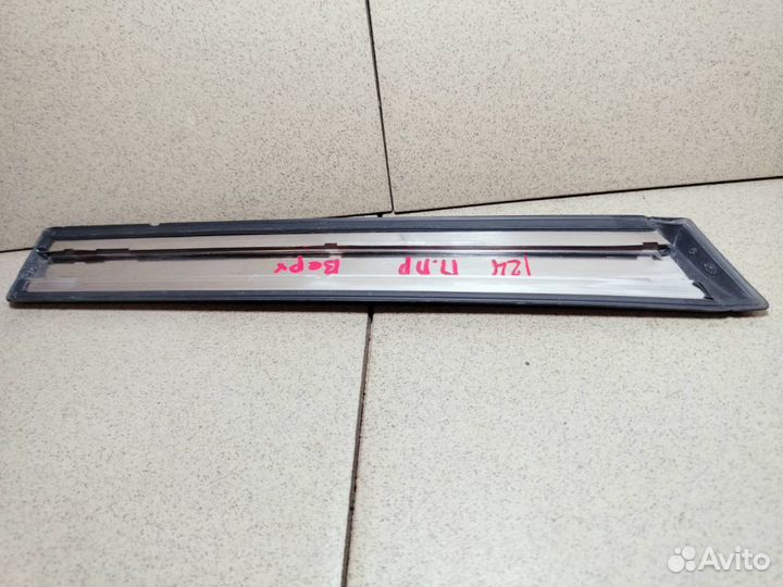 Молдинг крыла передний правый верх Mercedes w124