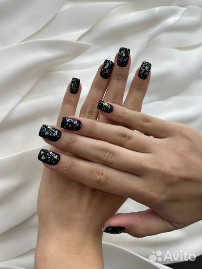 Модель на маникюр